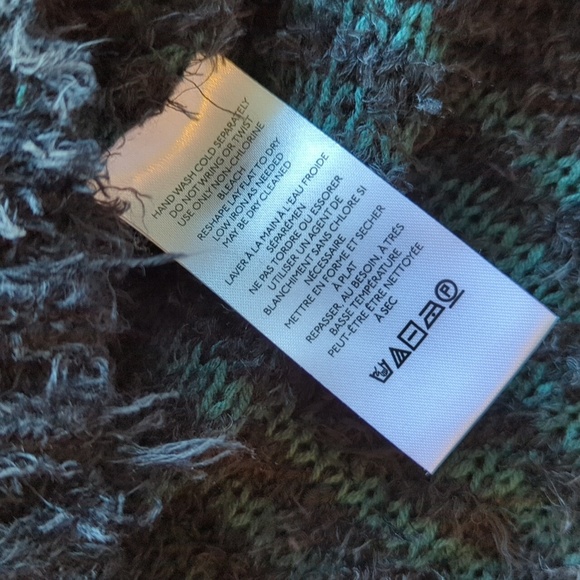 BDG Urban Outfitters Black Fuzzy Oversized V Neck Sweater S‎ - Picture 5 of 5